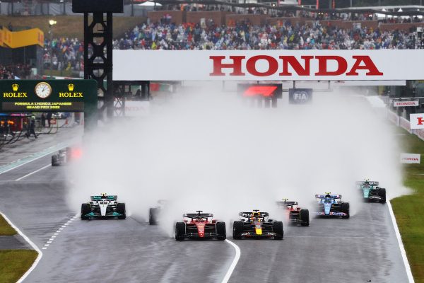 Tracteur sur le circuit de Suzuka, les pilotes réagissent !