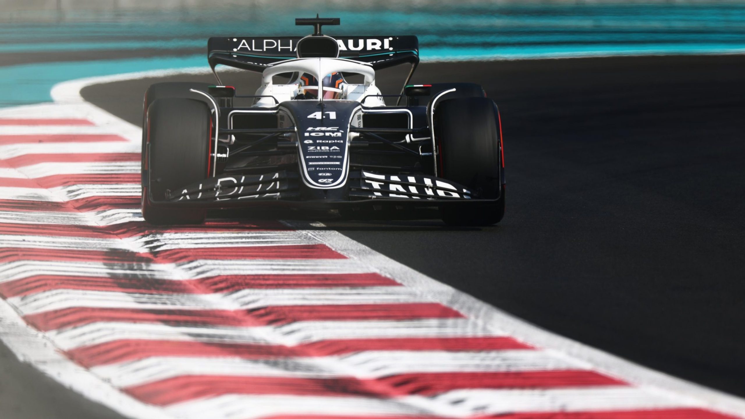 Nyck de Vries dans l'AlphaTauri aux essais post-GP à Abu Dhabi 2022