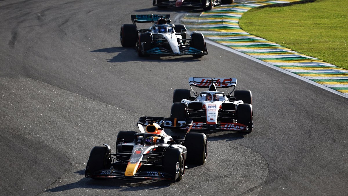Max Verstappen prend les commandes de la course Sprint du GP de Sao Paulo 2022