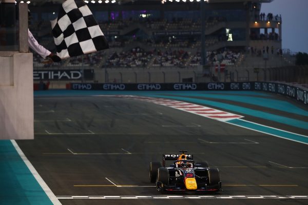Liam Lawson et Ayumu Iwasa victorieux en FIA F2 à Abu Dhabi
