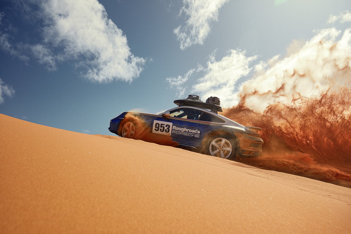 La nouvelle Porsche 911 Dakar photographiée dans le desert