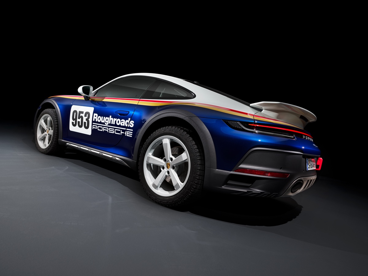 La nouvelle Porsche 911 Dakar photographiée en studio