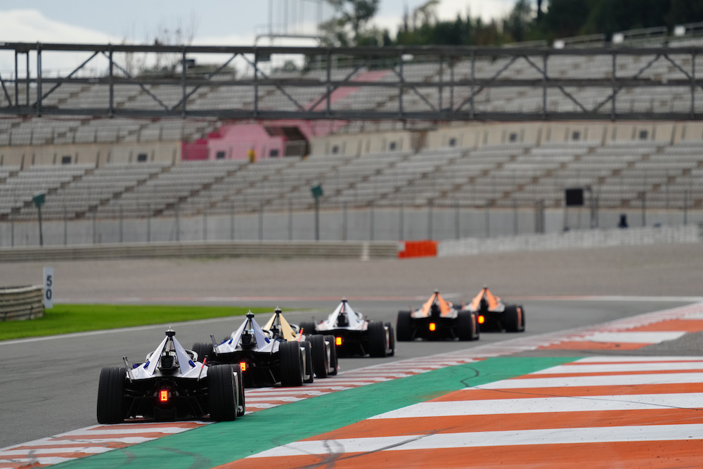 Départ de la course simulée aux essais de Valencia en FIA Formula E