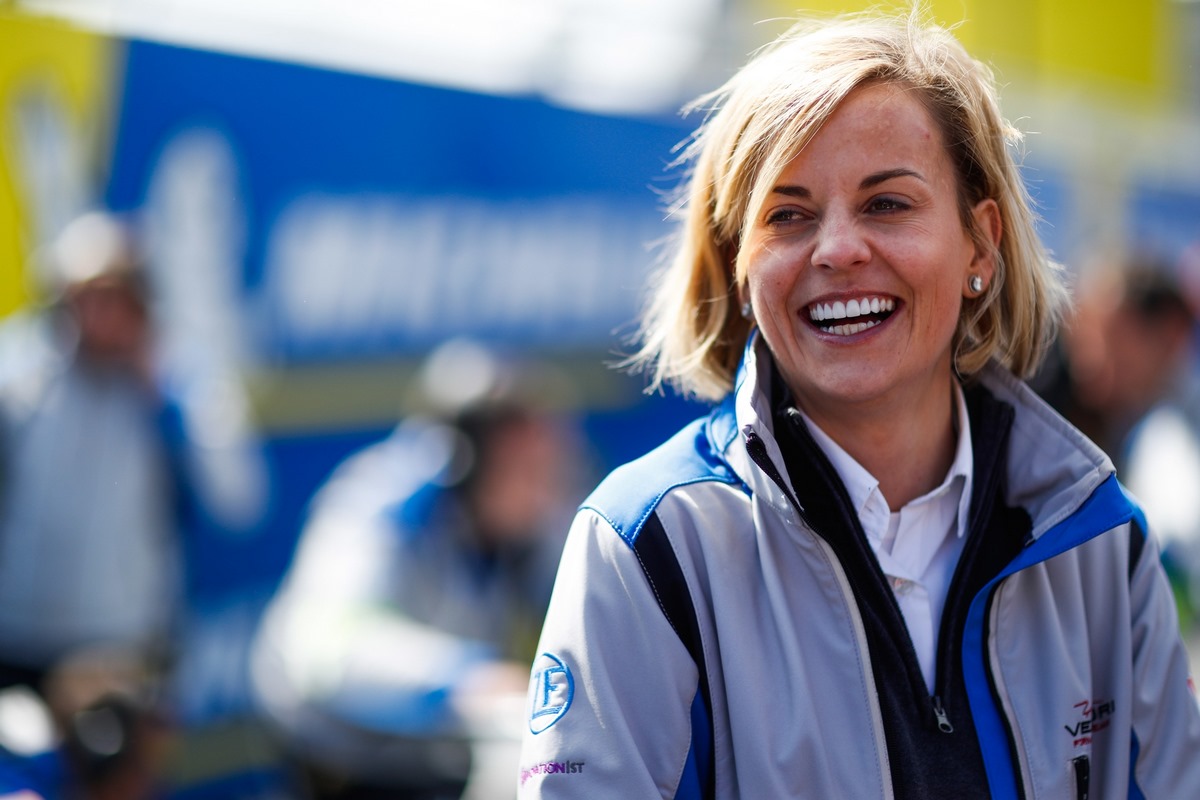 Susie Wolff dans le paddock de la Formule E chez Venturi Racing