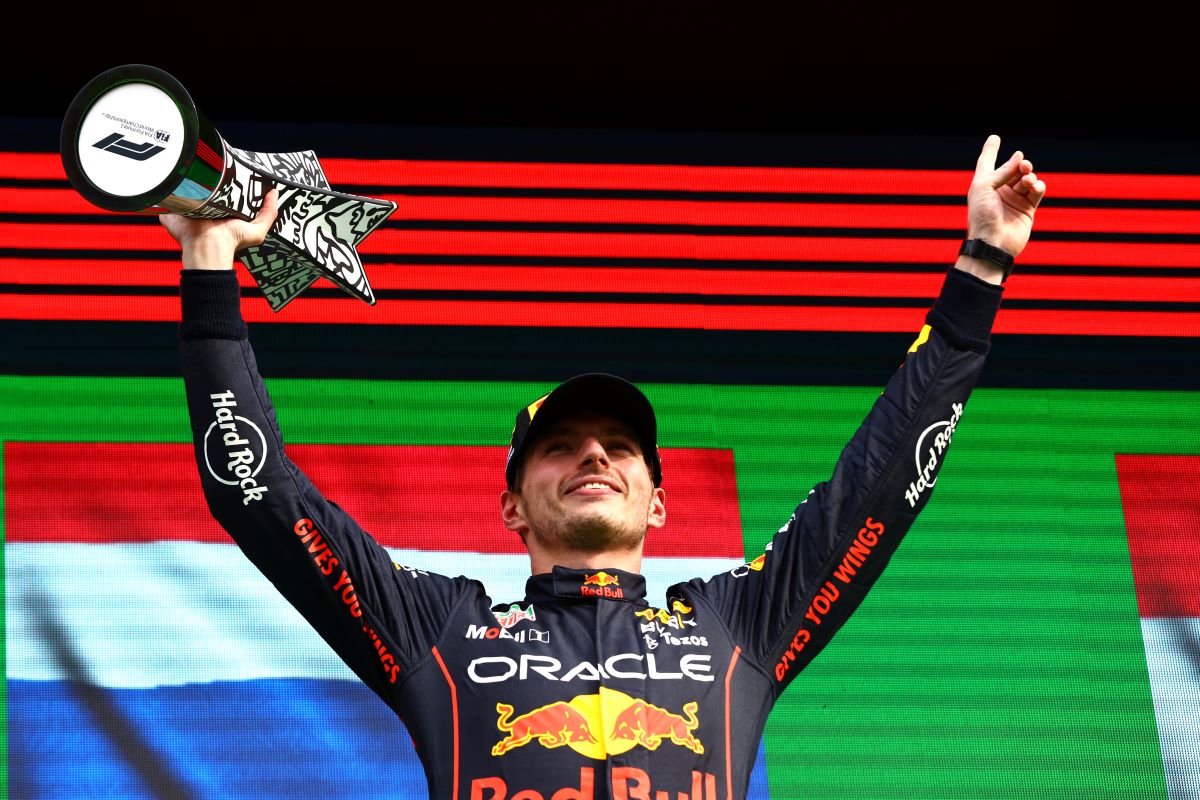 Max Verstappen sur le podium au Pays Bas
