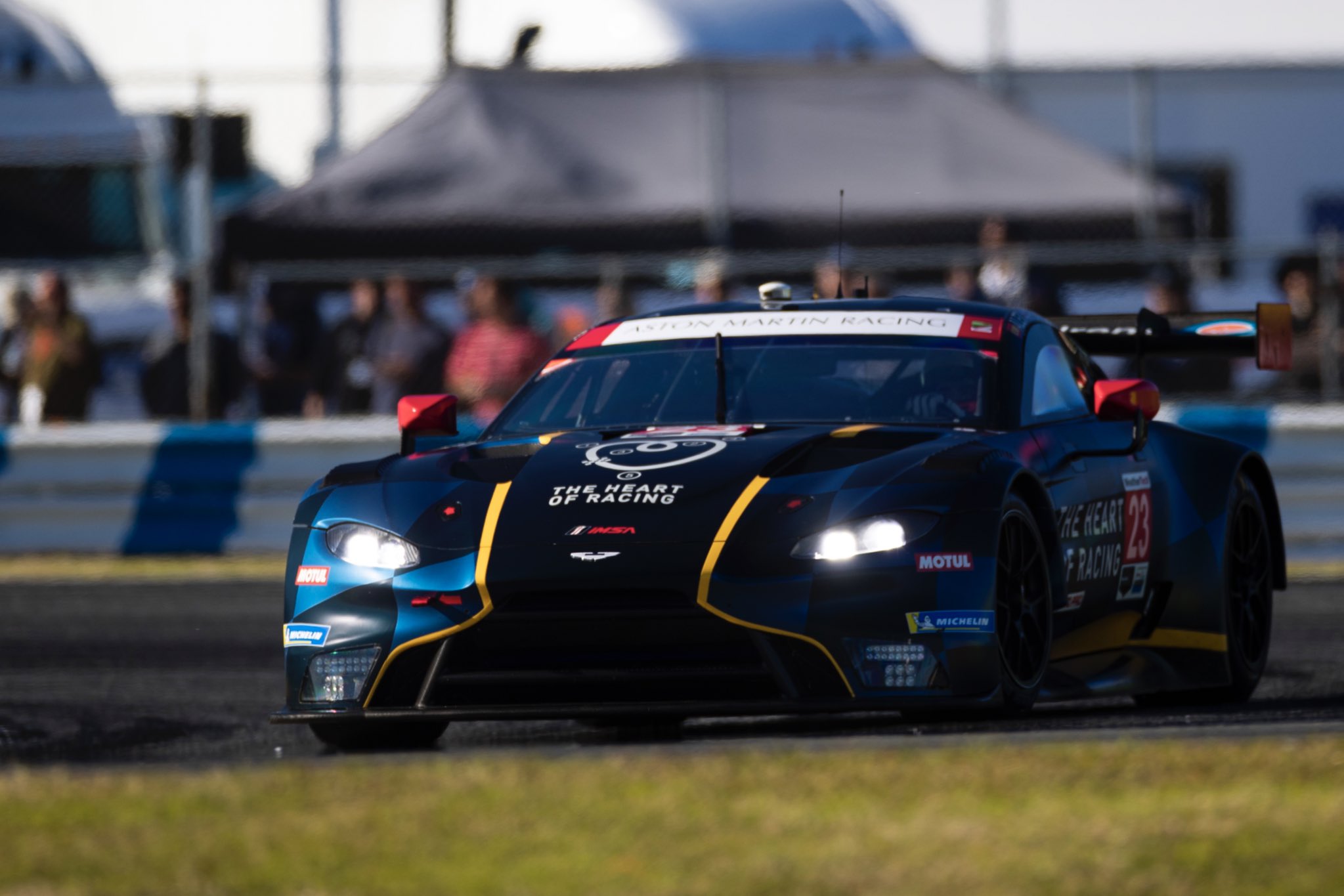 L'Aston Martin du Heart of Racing aux 24 Heures de Daytona 2023