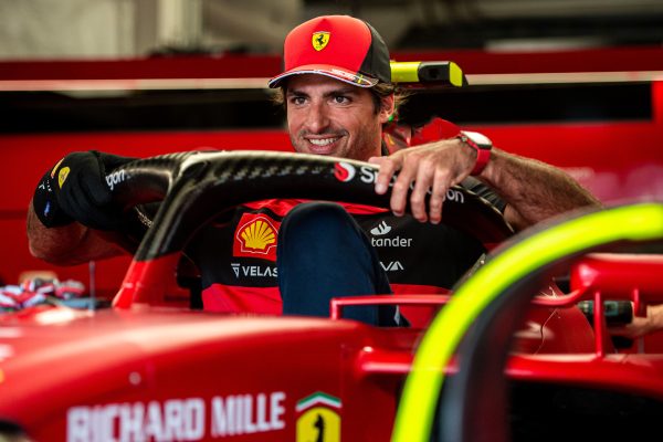 Sainz estime que Ferrari n'est pas "si loin" de Red Bull en performance