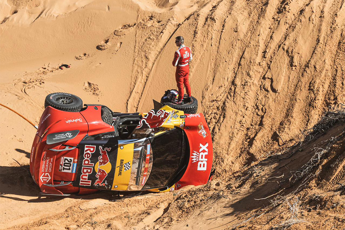 Sébastien Loeb en tonneau lors de l'étape 5 du Dakar 2023