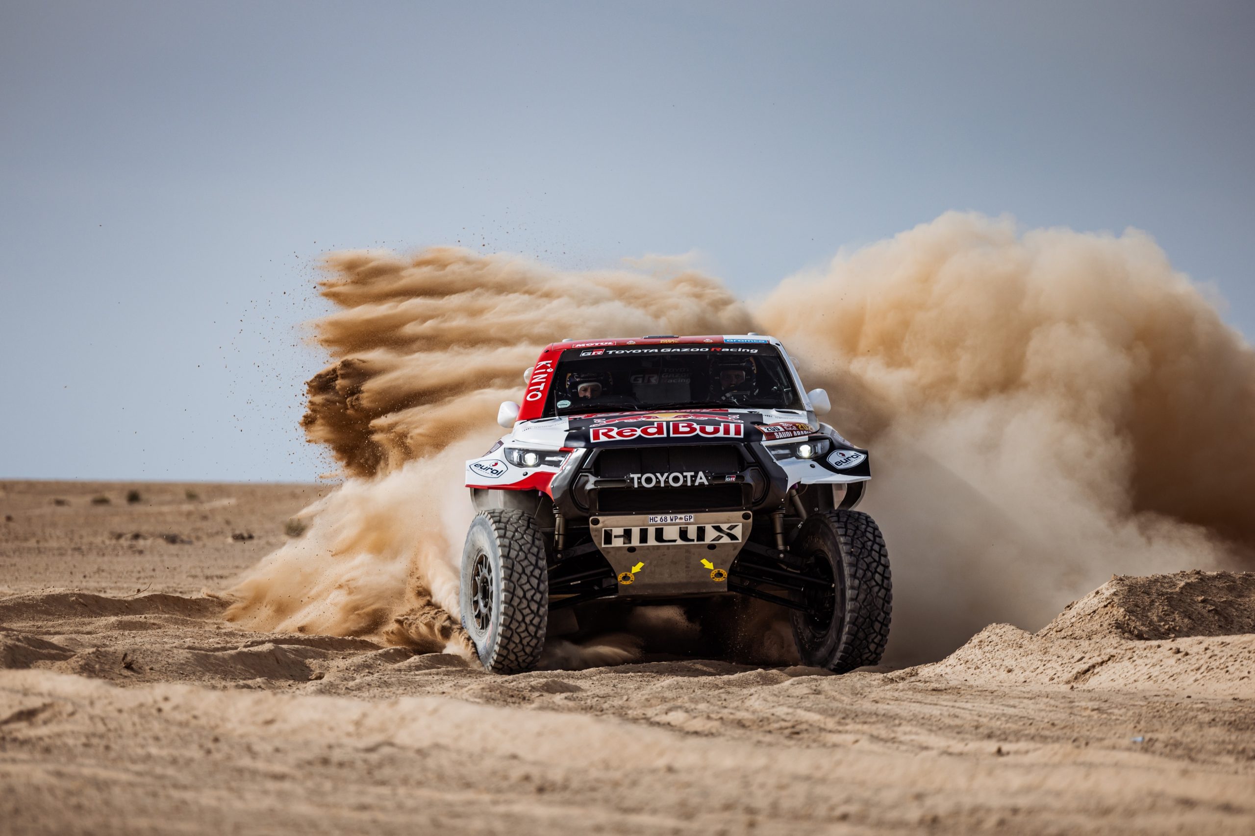 Nasser Al-Attiyah sur son pick-up Toyota au Dakar 2023