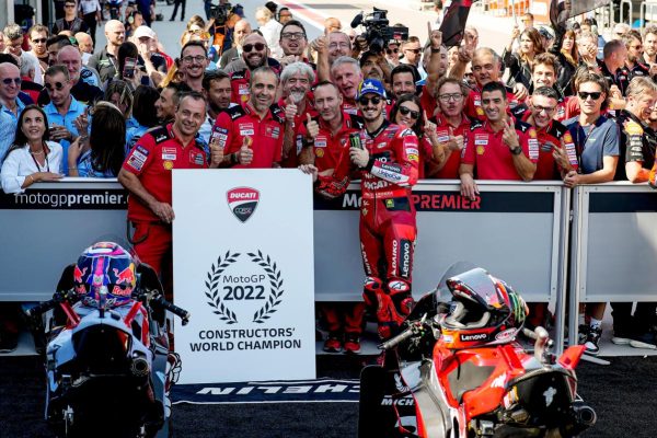 Carlo Pernat pense qu'il ne faut pas critiquer Ducati en MotoGP