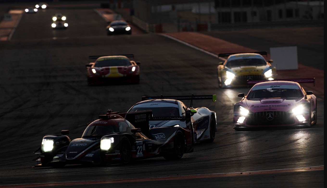 Oreca de l'United Autosport au milieu des GT3 en Asian Le Mans Series à Dubai Course 2