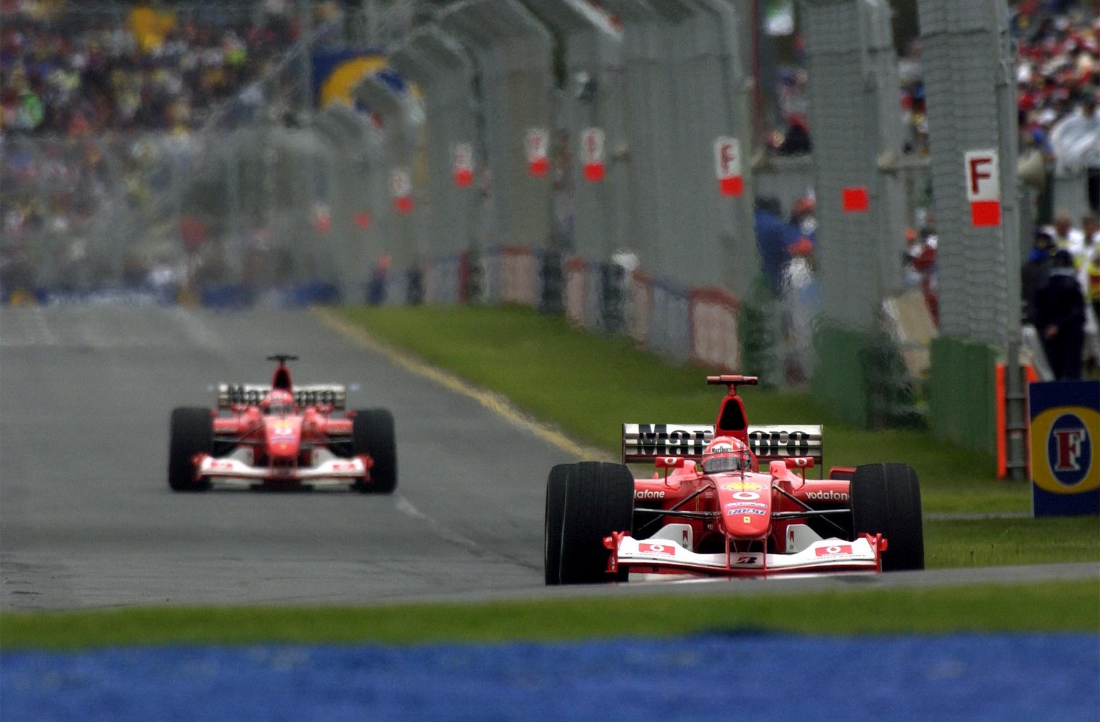 Les deux Ferrari s'échappent en tête lors des premiers tours du GP d'Australie 2003