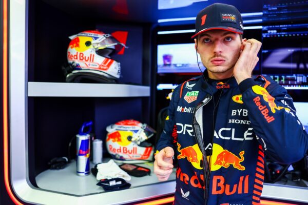 Malade, Verstappen n'arrivera que demain à Jeddah