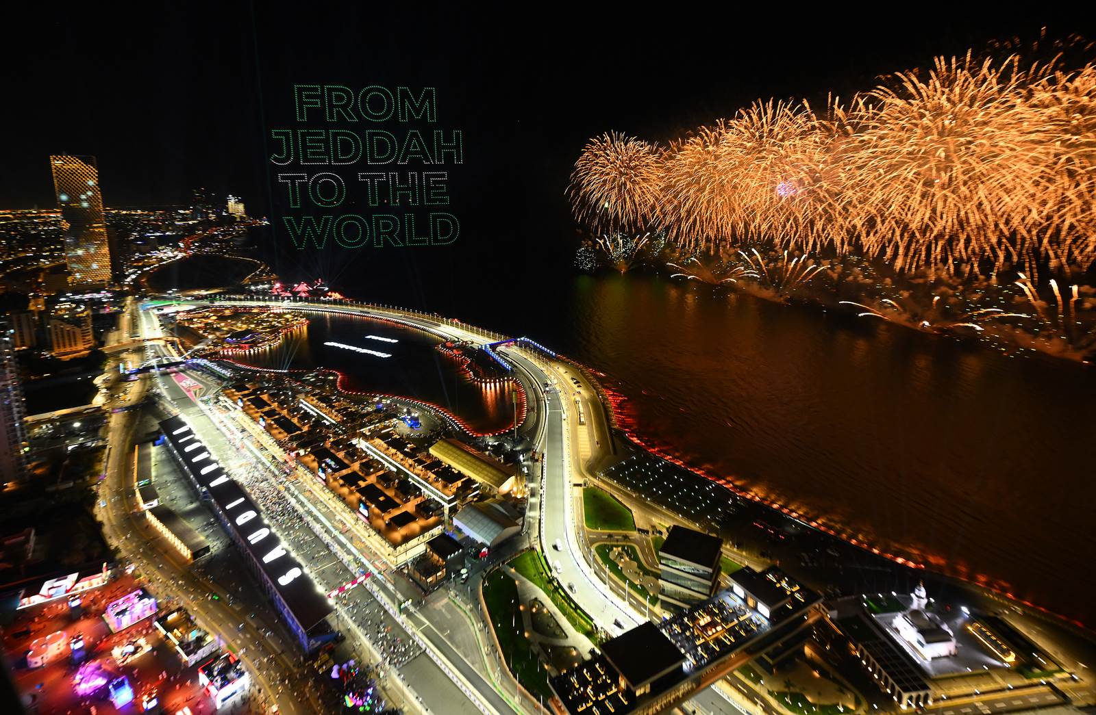 Le feu d'artifice avant le départ du Grand Prix d'Arabie saoudite
