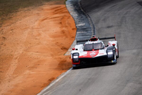 Prologue, Session 1 : les Toyota devant les Cadillac, Porsche et Ferrari