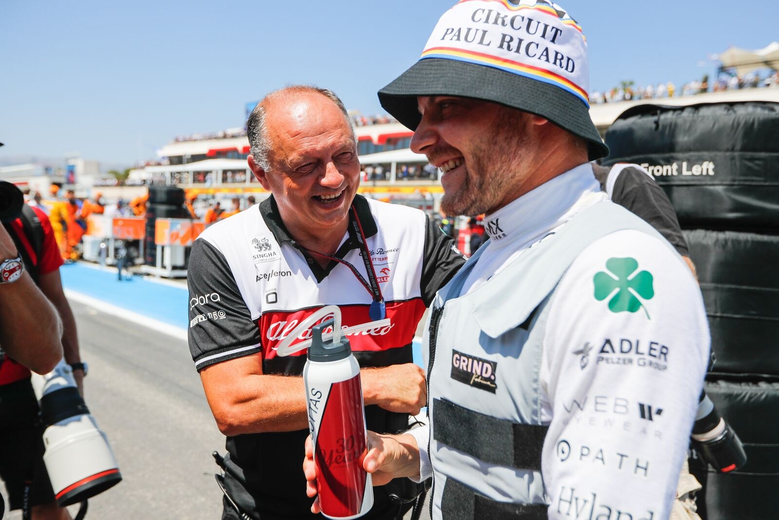 Valtteri Bottas sur la grille de départ du GP de France 2022 avec son bob "Paul Ricard"