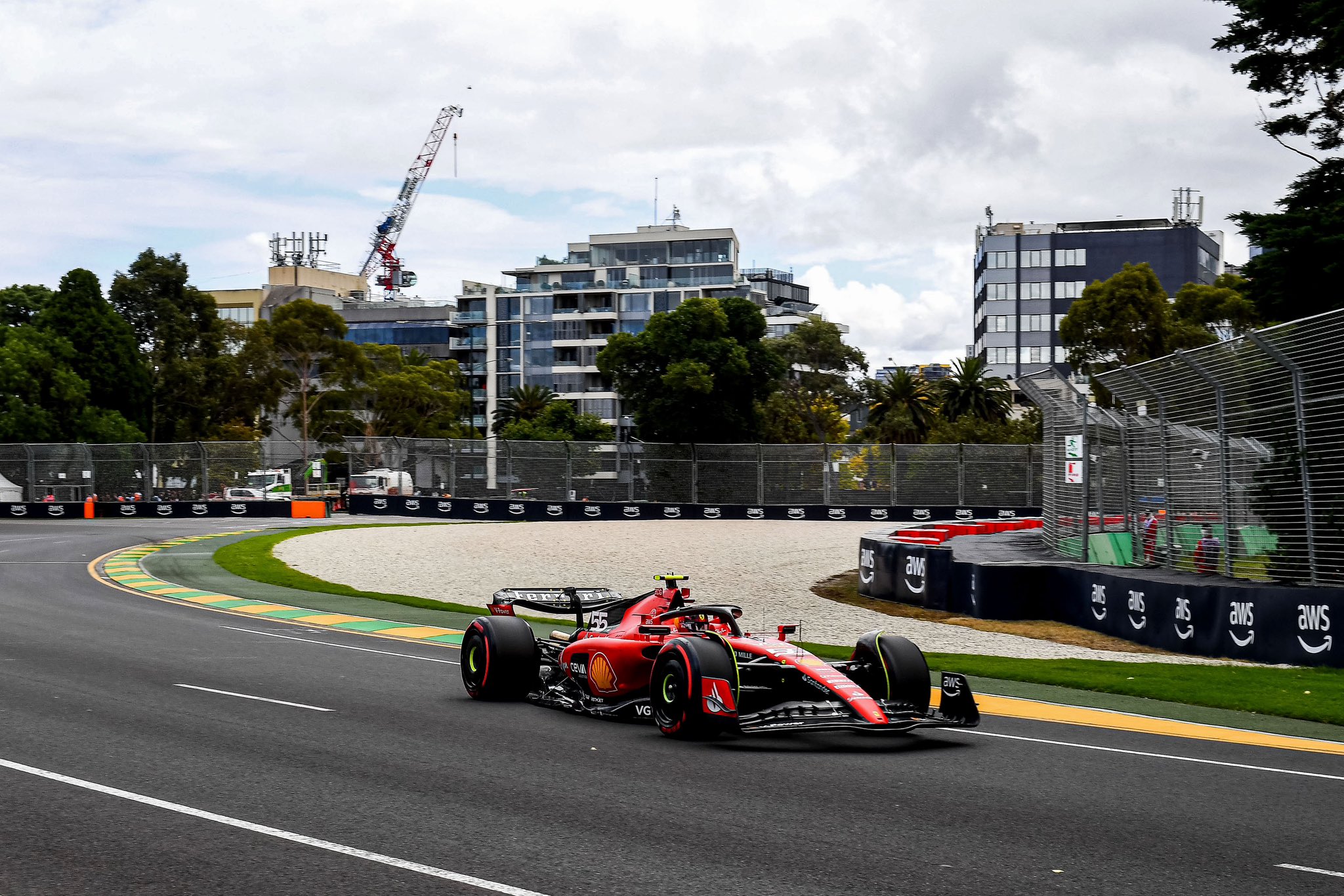 Carlos Sainz en piste aux essais libres à Melbourne