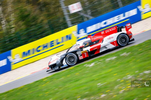 Spa, EL3 : Toyota sort du bois après la pluie !