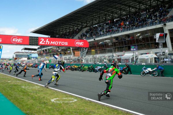 24 Heures Motos 2023, H+1 : Bataille entre la Yamaha #7 et la Honda #333