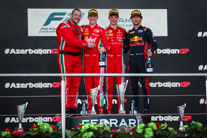 Oliver Bearman, Frederik Vesti et Jak Crawford sur le podium de la course sprint FIA F2 2023 à Bakou