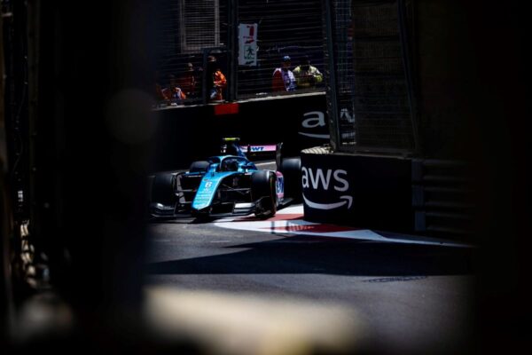 Victor Martins disqualifié de la course principale à Bakou