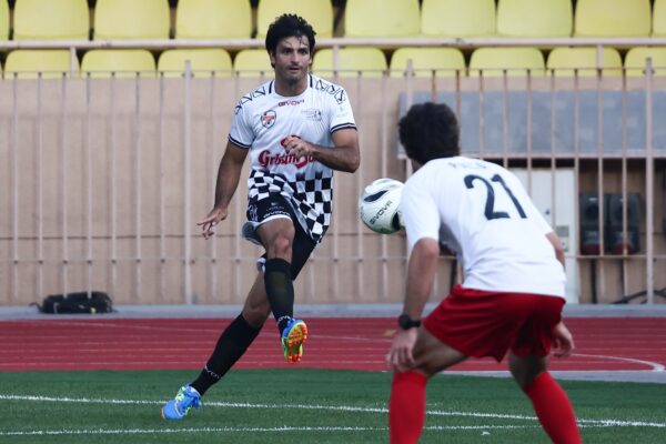 Sainz rassure ses fans, il n'est pas blessé et roulera à Monaco