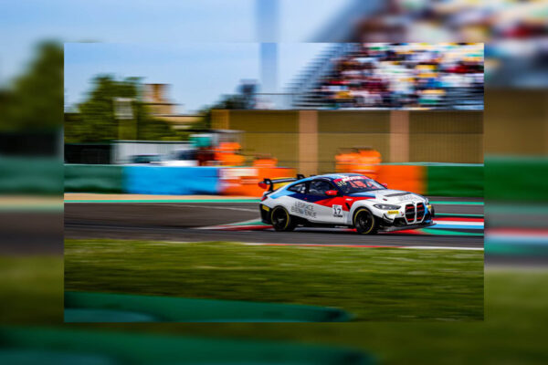 FFSA GT, Magny-Cours - C1 : Démonstration de la BMW L'Espace Bienvenue
