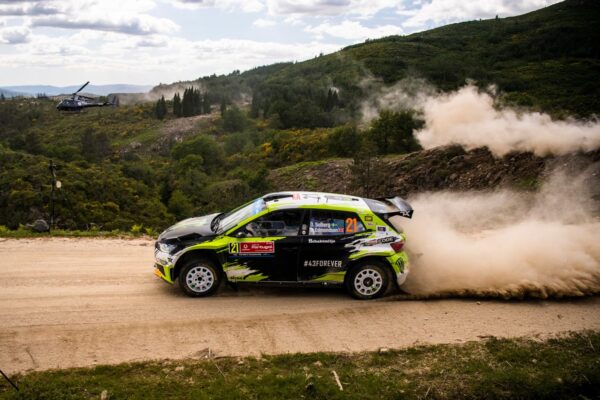 Pénalité pour Solberg en WRC2, il n'est plus leader au Portugal