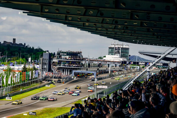 24 Heures du Nürburgring, H+1 : Début de course haletant !