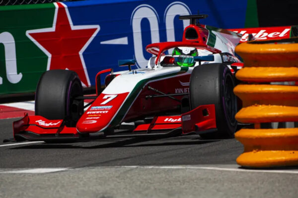 Frederik Vesti en pole position à Monaco en FIA F2