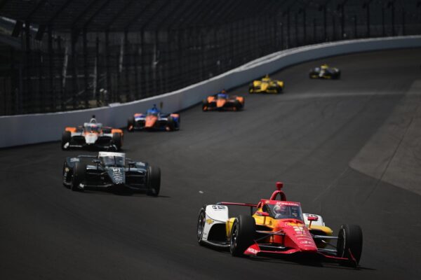 Indy 500 : Josef Newgarden s'impose dans un final chaotique
