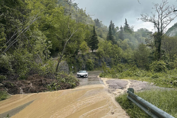Nyck de Vries raconte son périple, bloqué par les inondations en Italie