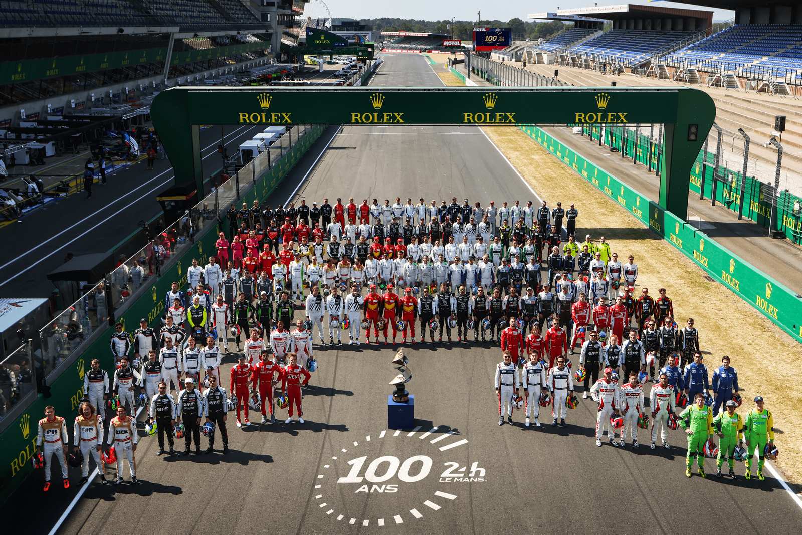 Photo officielle des 186 pilotes des 24 Heures du Mans 2023