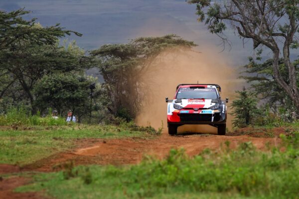 Safari Rally Kenya, J2 mi-journée : Ogier chassé par Rovanperä