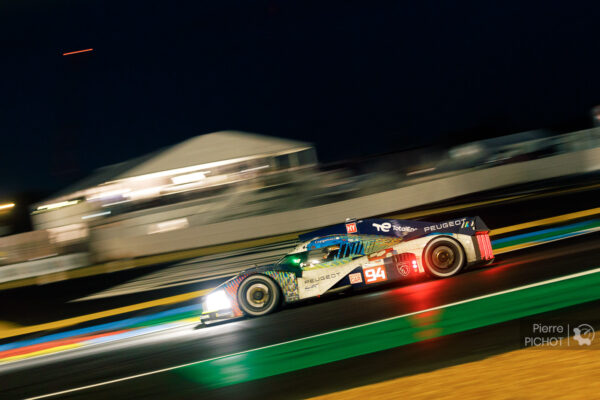 24H du Mans, H+8 : la Ferrari de tête à la faute, Peugeot leader !