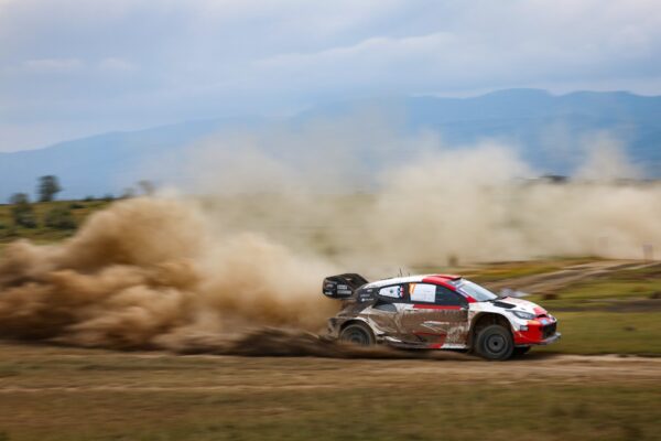 Safari Rally Kenya : Ogier et Landais mènent la meute Toyota !