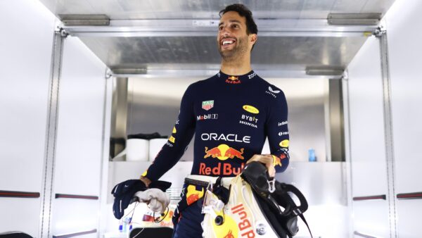 Ricciardo en piste avec Red Bull pour les essais Pirelli à Silverstone