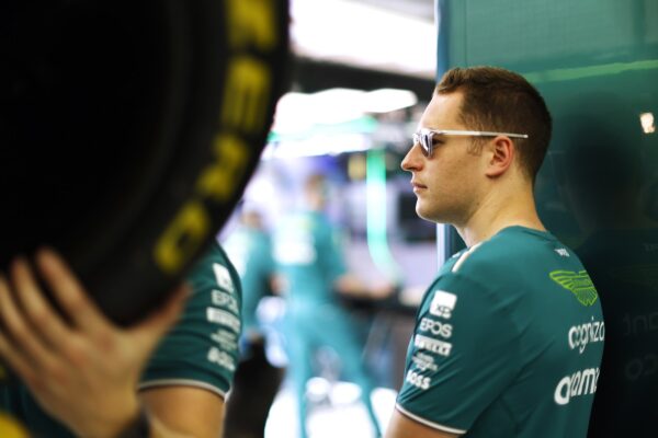 Vandoorne dans l'Aston Martin à Spa pour les tests Pirelli