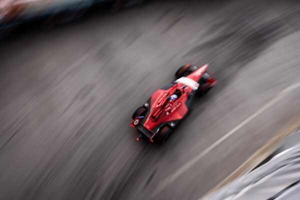 E-Prix de Londres 1 : Jake Dennis remporte le titre après une course folle !