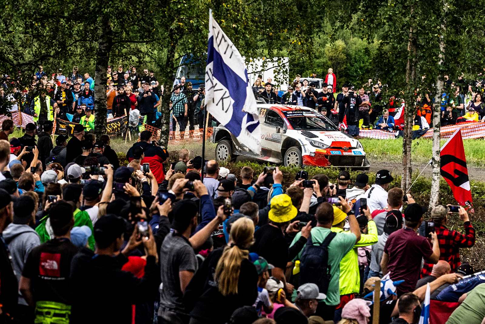 Elfyn Evans leader samedi soir du Rallye de Finlande 2023