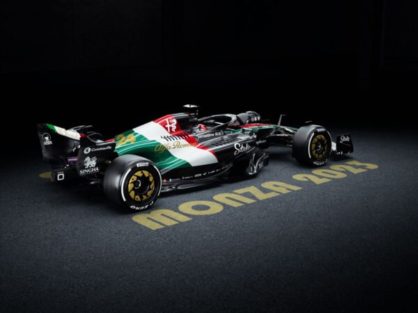 Alfa Romeo Racing rend hommage à la nouvelle 33 Stradale à Monza