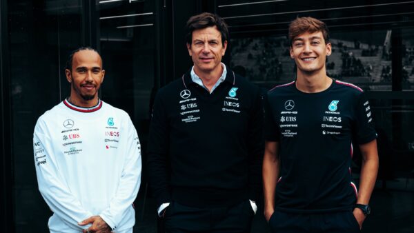 Hamilton et Russell prolongent de deux ans avec Mercedes