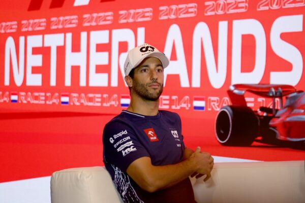 Ricciardo : "soit je heurtais Piastri, soit le mur"