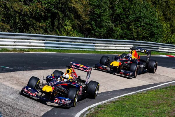 Sebastian Vettel et David Coulthard sur la Nordschleife lors du Red Bull Formula Nürburgring 2023