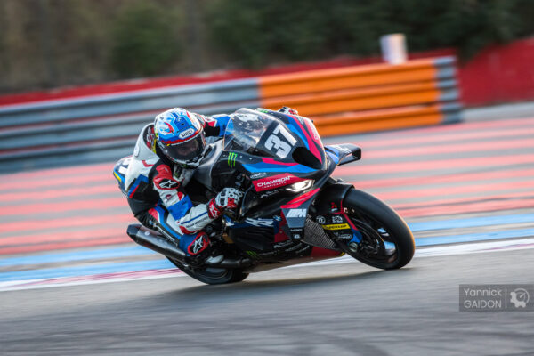 L'équipe BMW Motorrad sur le podium du Bol d'Or 2023