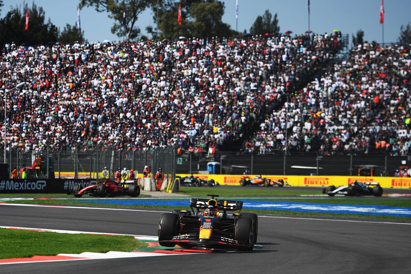 Max Verstappen en tête du GP de Mexico 2023