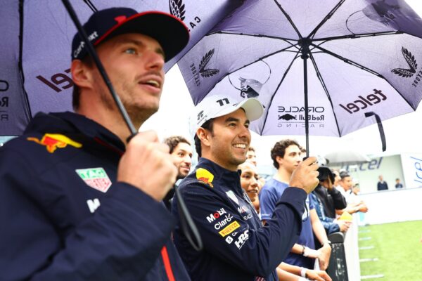 Verstappen sous protection de gardes du corps au Mexique