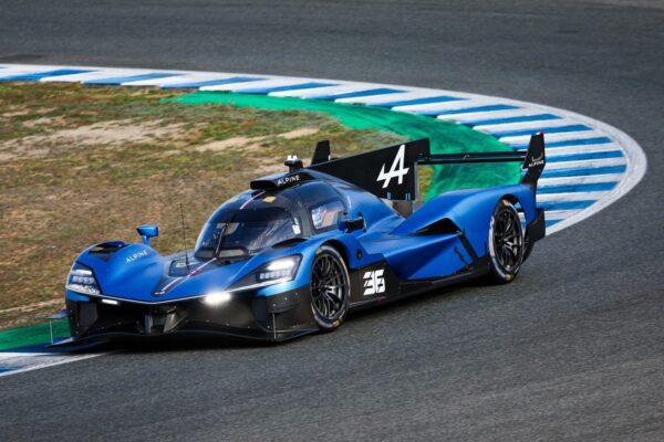 L'Alpine A424 en bleu à Jerez avec Mick Schumacher en test