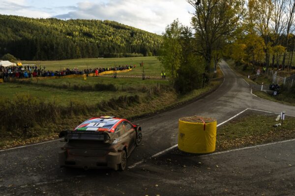 Central European Rally, ES10 : Rovanperä à la faute, Neuville se rapproche