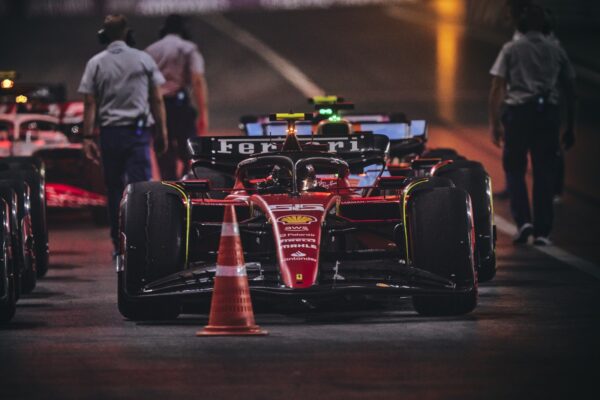 Sainz forfait pour le Qatar à cause d'une fuite d'essence sur la Ferrari